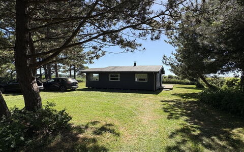 Vilmar - 450M from the Sea: Sommerhus, Lawn, Gård, Garden Bygninger