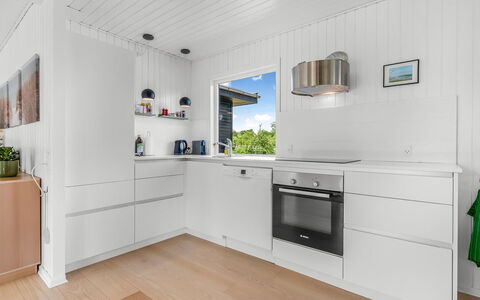 Tabetha - 800M from the Sea: Gulvbelægning, Indretning, Træ, Etage, Køkken Apparat, Countertop, Køkken, Cabinetry, Loft, Trægulve