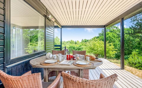 Tabetha - 800M from the Sea: Møbel, Træ, Indretning, Veranda, Loft, Gulvbelægning, Bord, Stol, Etage, Hjem