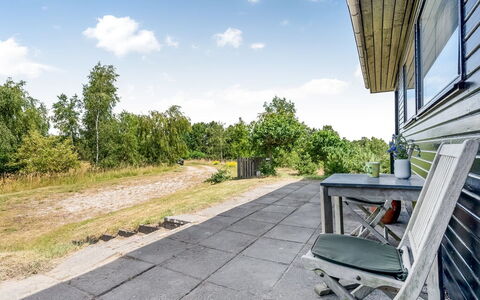 Tabetha - 800M from the Sea: Himmel, Sky, Land Lot, Sommerhus, Landscaping, Cumulus, Skygge, Meteorologisk Fænomen, Indkørsel, Sidespor
