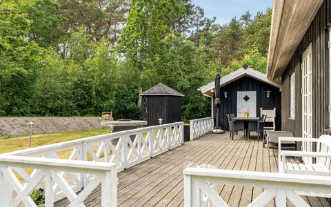 Alivia - 500M from the Sea: Træ, Veranda, Hjem, Sommerhus, Hårdttræ, Planke, Dæk, Boardwalk, Walkway, Sidespor