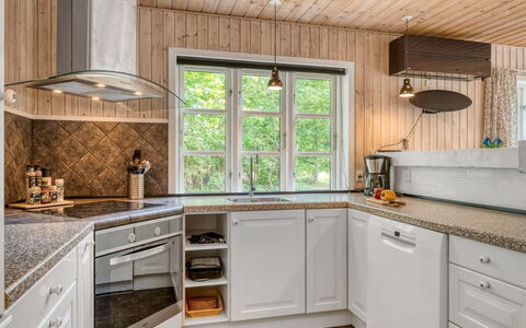 Alivia - 500M from the Sea: Træ, Køkken, Countertop, Indretning, Loft, Gulvbelægning, Cabinetry, Køkken Apparat, Hjem, Tap