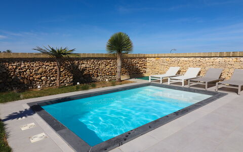 Villa Ginevra Luxury Otranto: Blå, Svømmepøl, Gulvbelægning, Etage, Kompositmateriale, Udvej, Udendørs Møbler, Flise, Beton, Design