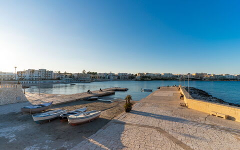 Villa Ginevra Luxury Otranto: Himmel, Vand, Krop Af Vand, Vandressourcer, Vandvej, Horisont, Kanal, Bank, Sø, Kyst