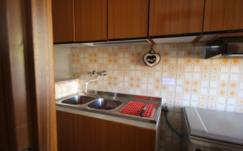 Il Paradiso tra Gli Ulivi: Køkken, Træ, Gulvbelægning, Køkkenvask, Håndvask, Countertop, Større Bandage, Køkken Apparat, Etage, Indretning