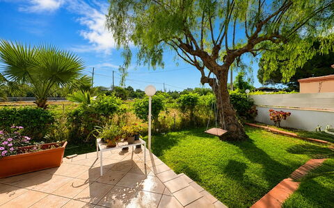 Le Vele della Contea: Blad, Busk, Have, Skygge, Lawn, Landscaping, Gård, Eco Hotel, Walkway