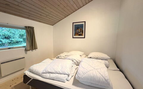 Veljan - 300M from the Sea: Soveværelse, Seng, Sengetøj, Sengetøj, Loft, Hjem, Bed Frame, Værelse, Sengetøj, Pude