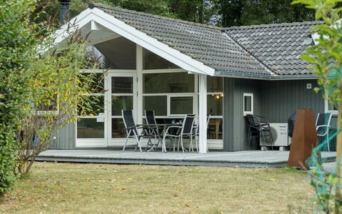Veljan - 300M from the Sea: Hus, Tag, Hjem, Sommerhus, Busk, Bunddække, Estate, Stuehus, Sidespor, Garden Bygninger