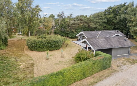 Veljan - 300M from the Sea: Hus, Tag, Hjem, Sommerhus, Busk, Bunddække, Estate, Stuehus, Sidespor, Garden Bygninger