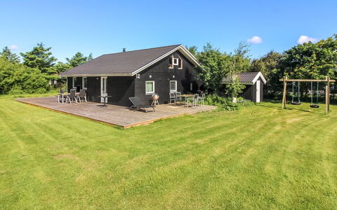 Ruka - 600M from the Sea: Træ, Hjem, Møbel, Loft, Sommerhus, Stue, Hårdttræ, Stol, Trægulve