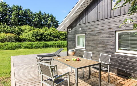 Ruka - 600M from the Sea: Træ, Hjem, Møbel, Loft, Sommerhus, Stue, Hårdttræ, Stol, Trægulve