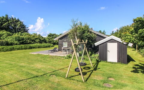 Ruka - 600M from the Sea: Træ, Hjem, Møbel, Loft, Sommerhus, Stue, Hårdttræ, Stol, Trægulve
