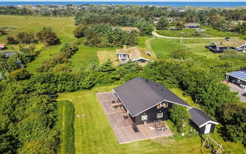 Ruka - 600M from the Sea: Træ, Hjem, Møbel, Loft, Sommerhus, Stue, Hårdttræ, Stol, Trægulve