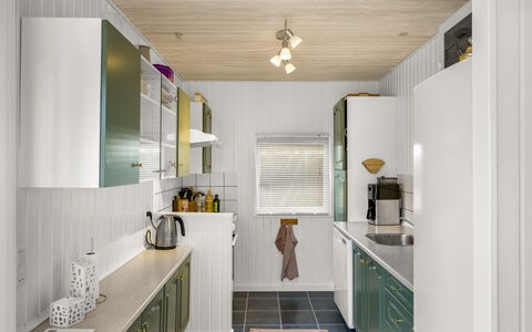 Ruka - 600M from the Sea: Køkken, Indretning, Countertop, Køkken Apparat, Større Bandage, Gulvbelægning, Loft, Træ, Lysarmatur, Cabinetry