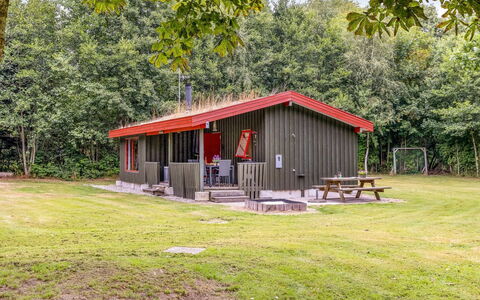 Arleta - 2Km from the Sea: Tag, Hus, Land Lot, Hjem, Sommerhus, Estate, Garden Bygninger, Skygge, Bjælkehytte, Landscaping