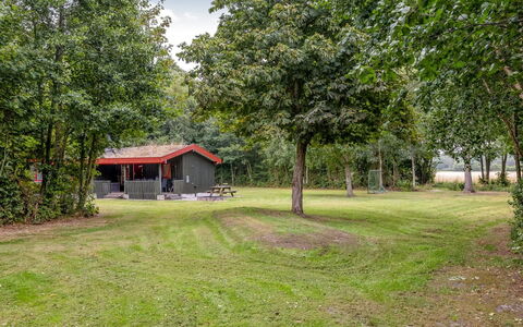 Arleta - 2Km from the Sea: Tag, Hus, Land Lot, Hjem, Sommerhus, Estate, Garden Bygninger, Skygge, Bjælkehytte, Landscaping