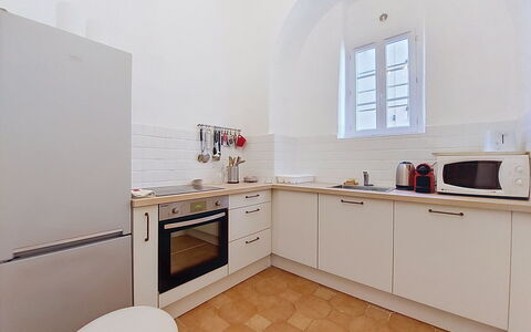 Casa Memmi Mouriès: Større Bandage, Køkken Apparat, Gulvbelægning, Køkken, Indretning, Cabinetry, Etage, Countertop, Loft, Husholdningsapparat