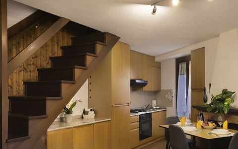 Casa Gloria: Indretning, Gulvbelægning, Etage, Træ, Møbel, Loft, Værelse, Belysning, Lejlighed, Hjem