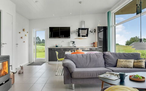 Apsolon - 100M from the Sea: Gulvbelægning, Etage, Hjem, Stue, Couch, Loft, Husholdningsapparat, Stol, Sofa Seng