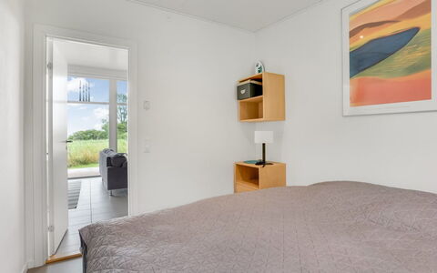 Apsolon - 100M from the Sea: Gulvbelægning, Etage, Indretning, Træ, Loft, Seng, Møbel, Soveværelse, Trægulve, Værelse