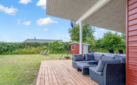 Apsolon - 100M from the Sea: Træ, Hjem, Land Lot, Veranda, Tag, Kompositmateriale, Sommerhus, Dæk, Hårdttræ, Planke