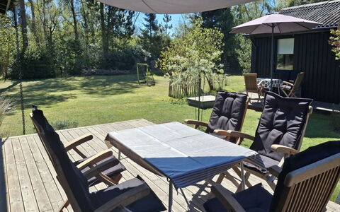 Thorunn - 250M from the Sea: Møbel, Træ, Udendørs Møbler, Bord, Stol, Udendørs Bord, Skygge, Backyard, Have, Fritid