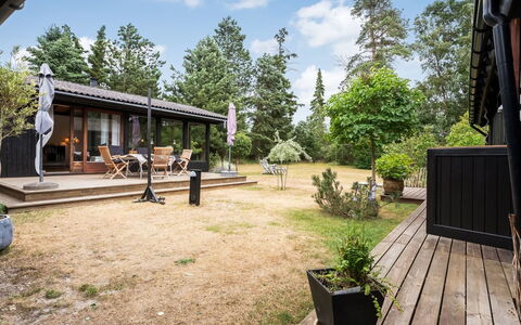 Thorunn - 250M from the Sea: Busk, Tag, Hjem, Hus, Sommerhus, Land Lot, Have, Skygge, Gård
