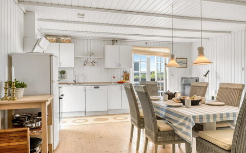 Melita - 300M from the Sea: Træ, Gulvbelægning, Møbel, Indretning, Loft, Etage, Hjem, Køkken, Køkken & Spisebord, Trægulve