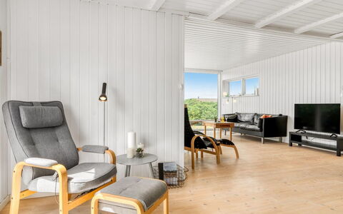 Melita - 300M from the Sea: Træ, Møbel, Gulvbelægning, Etage, Indretning, Loft, Trægulve, Stue, Værelse, Stol