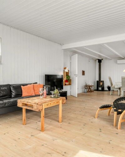 Melita - 300M from the Sea