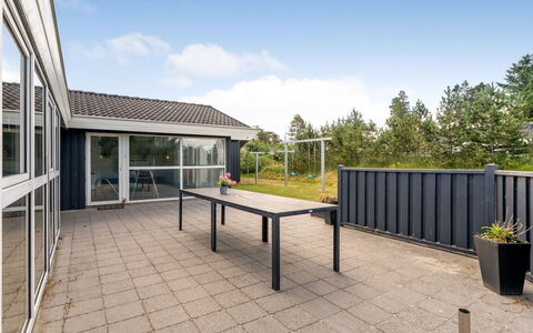 Gertrud - 800M from the Sea: Hjem, Kompositmateriale, Skygge, Estate, Gård, Design, Dagslys, Landscaping, Sidespor, Veranda