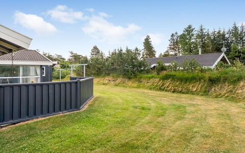 Gertrud - 800M from the Sea: Græs, Busk, Hus, Land Lot, Tag, Hjem, Have, Sommerhus, Lawn, Bunddække