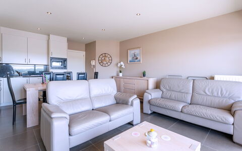 Residentie Casa Nova: Møbel, Indretning, Gulvbelægning, Etage, Træ, Couch, Værelse, Loft, Lejlighed, Stue