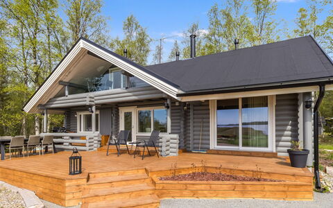 Villa Praava B: Træ, Hjem, Sommerhus, Sidespor, Veranda, Tømmer, Hårdttræ, Dæk, Bjælkehytte, Garden Bygninger