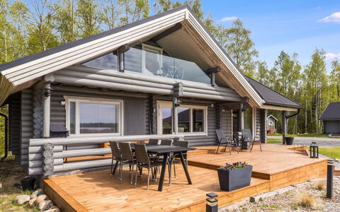Villa Praava B: Træ, Sommerhus, Sidespor, Bjælkehytte, Hårdttræ, Tømmer, Garden Bygninger, Dæk, Veranda, Planke