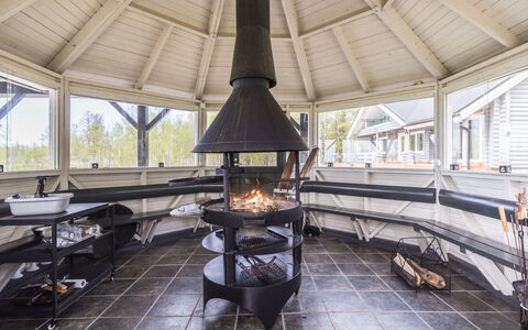 Villa Praava B: Sne, Vinter, Fryser, Sommerhus, Hill Station, Lærk, Is Kappe, Glacial Landskabsform, Skisportssted