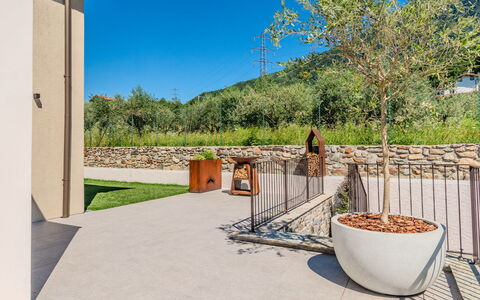 Aura: Have, Beton, Skygge, Landscaping, Flise, Indkørsel, Walkway, Gård, Backyard, Sti