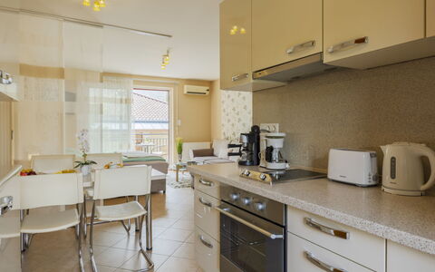 Patti: Indretning, Køkken, Countertop, Møbel, Gulvbelægning, Køkken Apparat, Etage, Større Bandage, Cabinetry, Loft