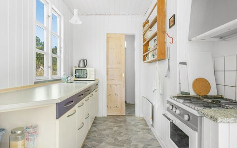 Inan - 800M from the Sea: Gulvbelægning, Træ, Køkken, Indretning, Etage, Countertop, Loft, Cabinetry, Større Bandage, Køkken Apparat