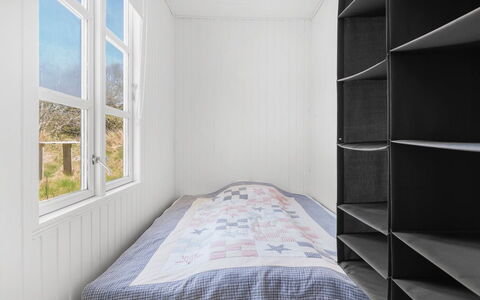 Inan - 800M from the Sea: Træ, Etage, Soveværelse, Gulvbelægning, Seng, Værelse, Sengetøj, Sengetøj, Bed Frame, Sovesal