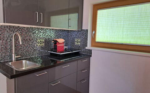Achenkirch 622: Køkken, Countertop, Cabinetry, Køkkenvask, Køkken Apparat, Indretning, Træ, Gulvbelægning, Hjem, Sanitærarmatur