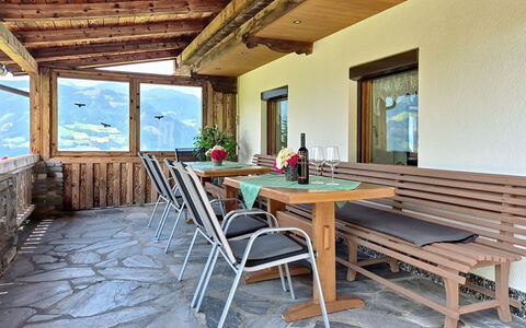 Ferienhaus Dinkl: Møbel, Træ, Bord, Veranda, Stol, Hårdttræ, Bejdse, Udendørs Møbler, Bjergkæde, Planke