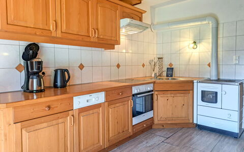 Grub: Køkken, Cabinetry, Køkken Apparat, Countertop, Gulvbelægning, Større Bandage, Indretning, Træ, Møbel, Etage