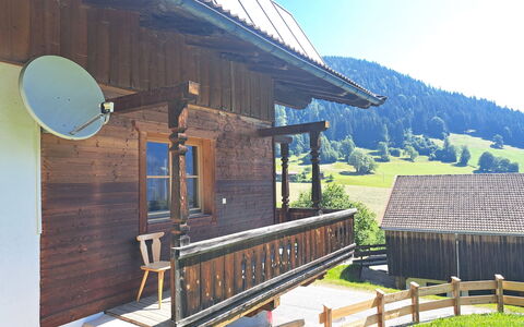 Grub: Træ, Sommerhus, Veranda, Hus, Tag, Bakke, Landdistrikt, Bjergkæde, Hill Station, Stuehus