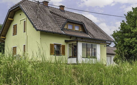 Haus Valentin: Bygning, Hus, Tag, Vindue, Græs, Hjem, Sommerhus, Arkitektur, Landdistrikt