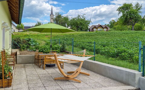 Haus Valentin: Møbel, Udendørs Møbler, Stol, Have, Udendørs Bord, Skygge, Blomsterkrukke, Backyard, Gård, Landscaping