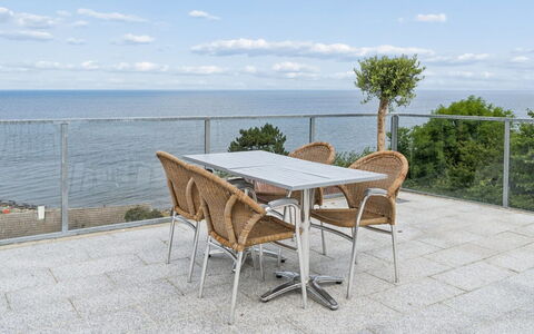Görel - 250M from the Sea: Møbel, Udendørs Møbler, Stol, Udendørs Bord, Hav, Skygge, Kyst, Altan, Ocean, Dæk