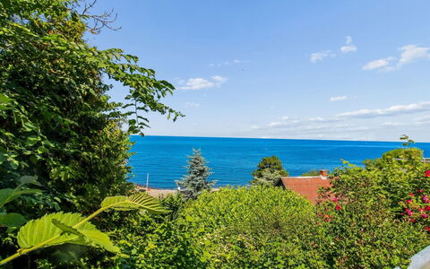 Görel - 250M from the Sea: Blå, Daytime, Grøn, Vegetationen, Horisont, Hav, Sommer, Busk, Sky, Ocean