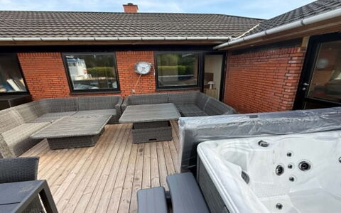 Alette - 400M from the Sea: Møbel, Etage, Bejdse, Jacuzzi, Dagslys, Stueplante, Hotel