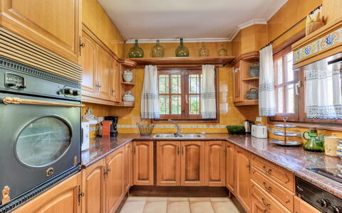 Quietud: Cabinetry, Køkken, Træ, Indretning, Møbel, Gulvbelægning, Skuffe, Countertop, Etage, Hjem